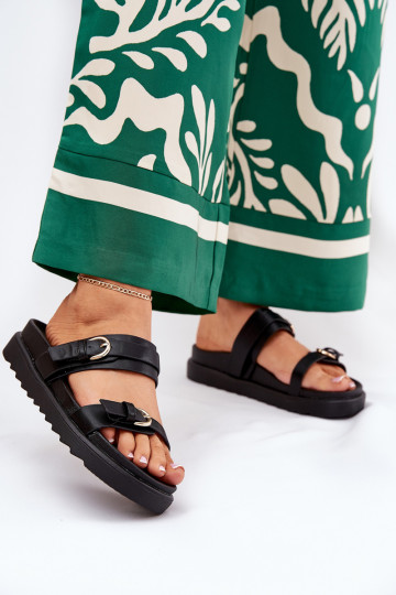 Pantofole da donna con una piattaforma Ze colore doratomi con fibbiemi colore nero INernone 2