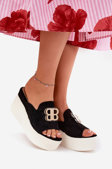 Pantofole con una piattaforma I Koturnie con ornamenti colore nero Tanonea 2
