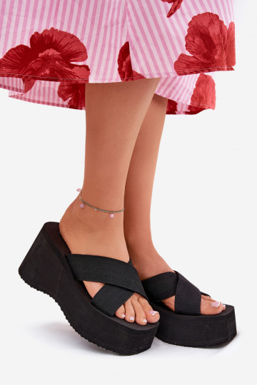 Pantofole da donna Su un cuneo e piattaforma colore nero Sevolee