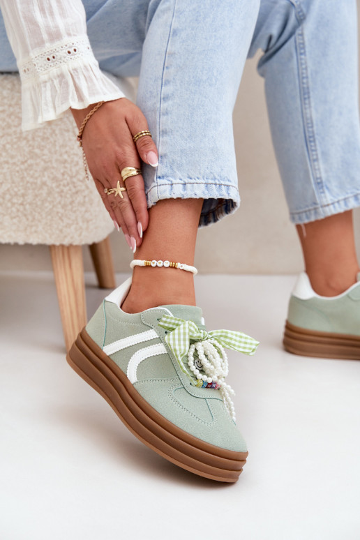 Scarpe modello sneakers Femminile con una piattaforma con bellissimi dettagli colore verde Vinness