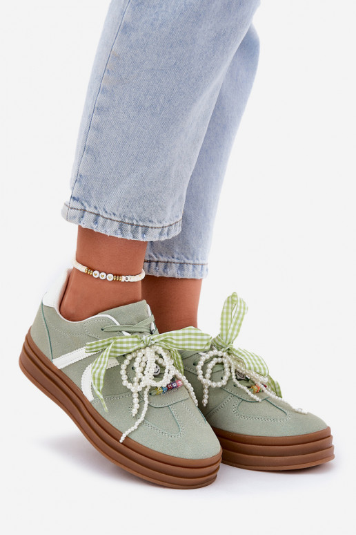 Scarpe modello sneakers Femminile con una piattaforma con bellissimi dettagli colore verde Vinness