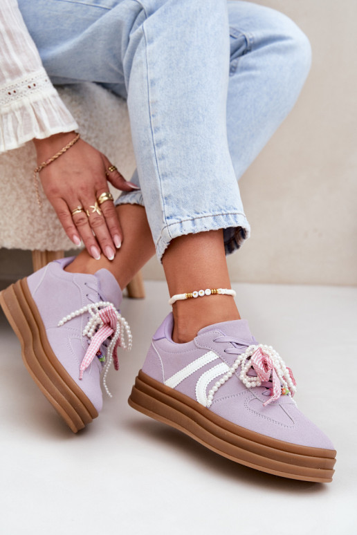 Scarpe modello sneakers Femminile con una piattaforma con bellissimi dettagli Colore viola Vinness