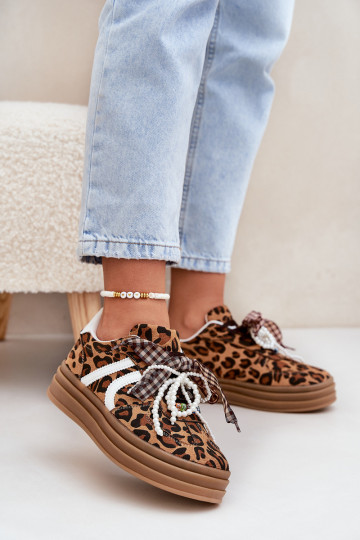 Scarpe modello sneakers Femminile con motivi di pelliccia di leopardo con una piattaforma con bellissimi dettagli colore marrone