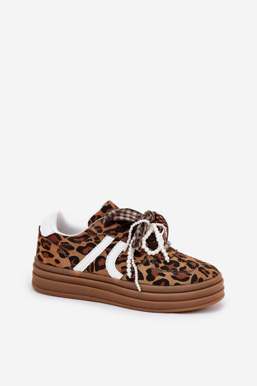 Scarpe modello sneakers Femminile con motivi di pelliccia di leopardo con una piattaforma con bellissimi dettagli colore marrone