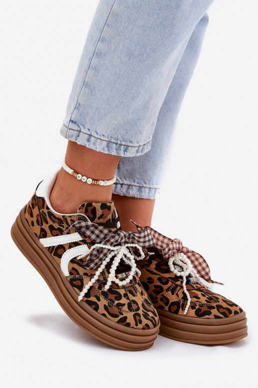 Scarpe modello sneakers Femminile con motivi di pelliccia di leopardo con una piattaforma con bellissimi dettagli colore marrone