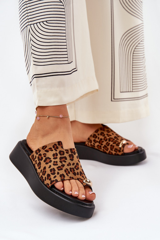 Pantofole da donna con una piattaforma I Niskim Koturnie Con decorazioni Detalem con motivi di pelliccia di leopardo colore marr