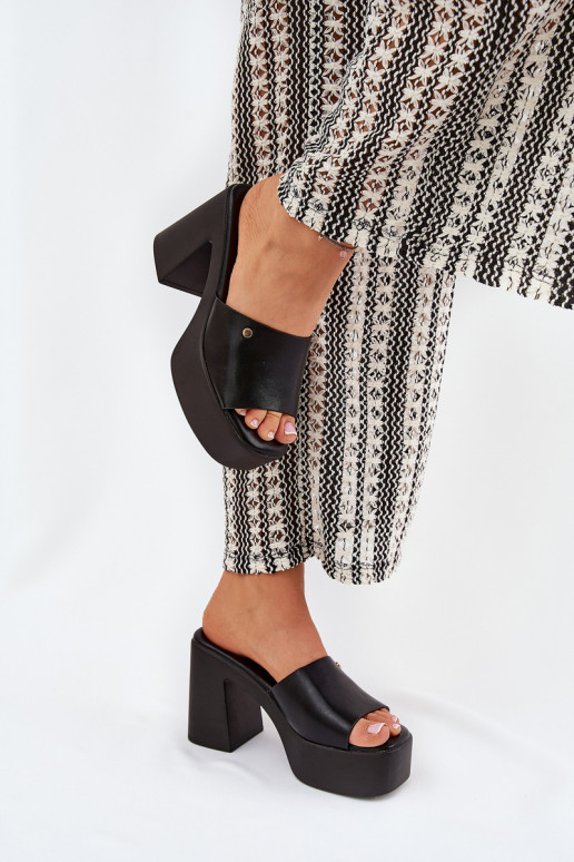 Femminile Pantofole in ecopelle con i tacchi e piattaforma colore nero Tamirella