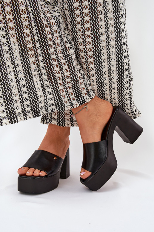 Femminile Pantofole in ecopelle con i tacchi e piattaforma colore nero Tamirella