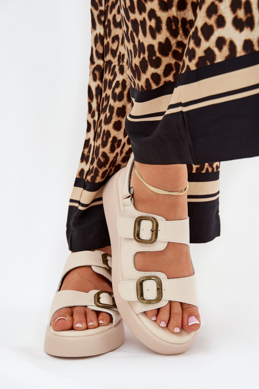 Sandali da donna con una piattaforma I Koturnie con fibbie beige Genorre