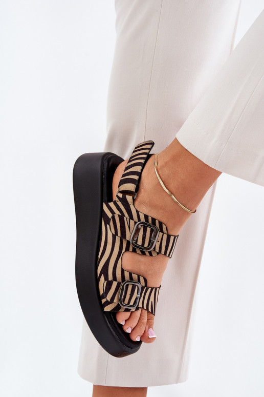 Sandali da donna con una piattaforma I Koturnie con fibbie Zebra beige-colore nero Genorre