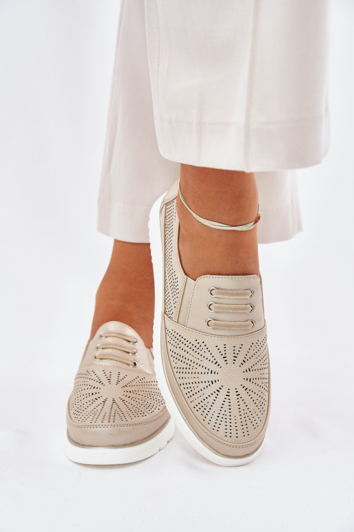 scarpe Femminile Un modello convincente con elementi traforati colore dorato Azethia