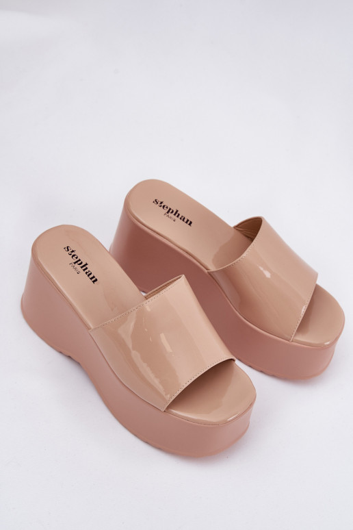 Zoccoli da donna con effetto lucido e piattaforma color sabbia Nellevia